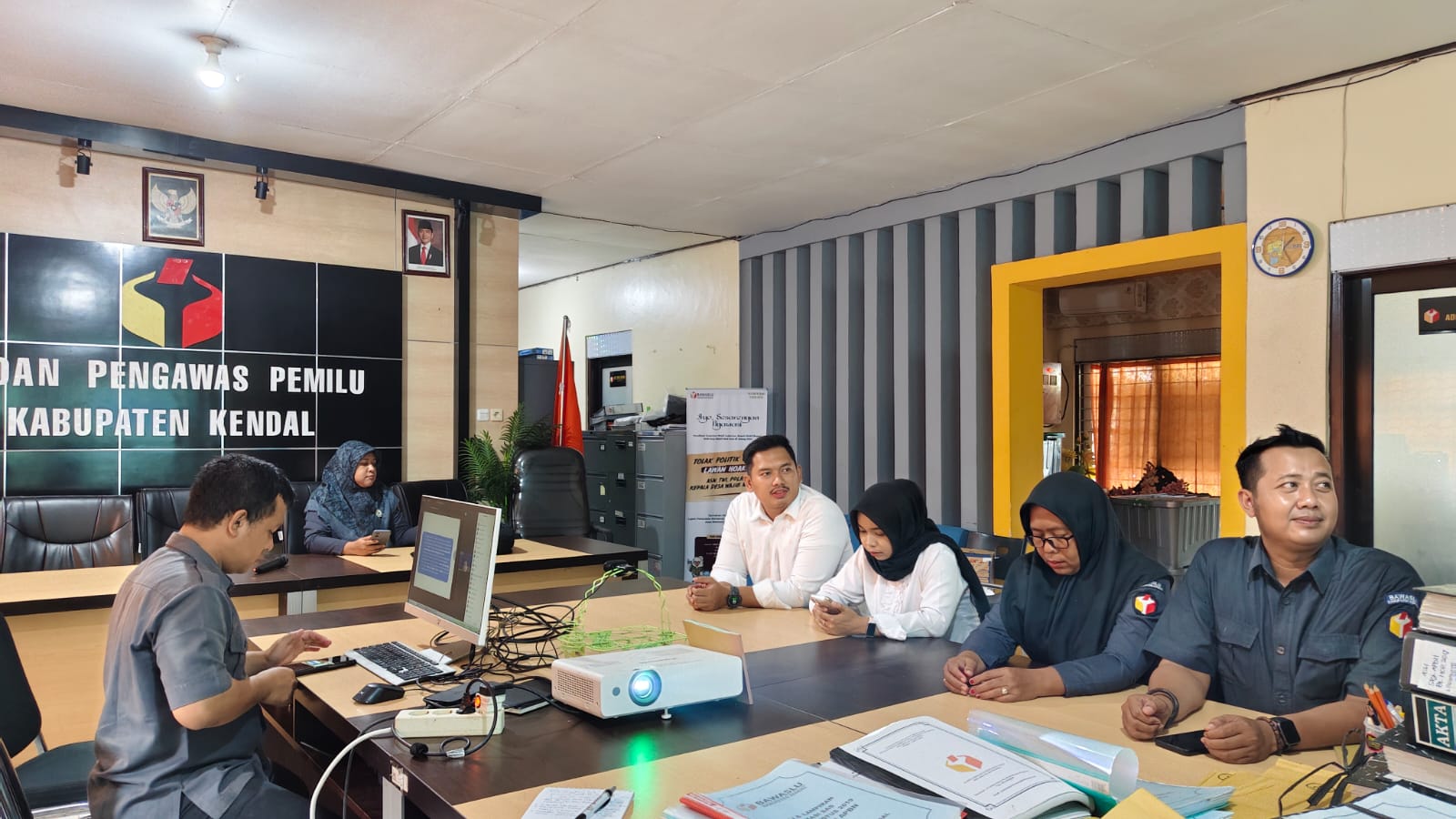 Dokumentasi rapat koordinasi tindak lanjut pengisian data dukung rencana aksi SPI