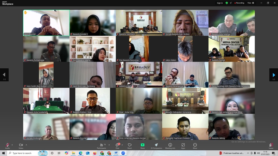 Dokumetasi Zoom Meeting Bawaslu Kendal mengikuti Rapat Monitoring dan Evaluasi Kesekretariatan Bawaslu Kabupaten/Kota