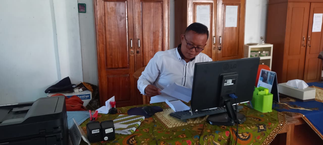 Dokumentasi penyerahan surat permohonan upload buku dan buletin digital kepada Universitas Selamat Sri (UNISS) Kendal