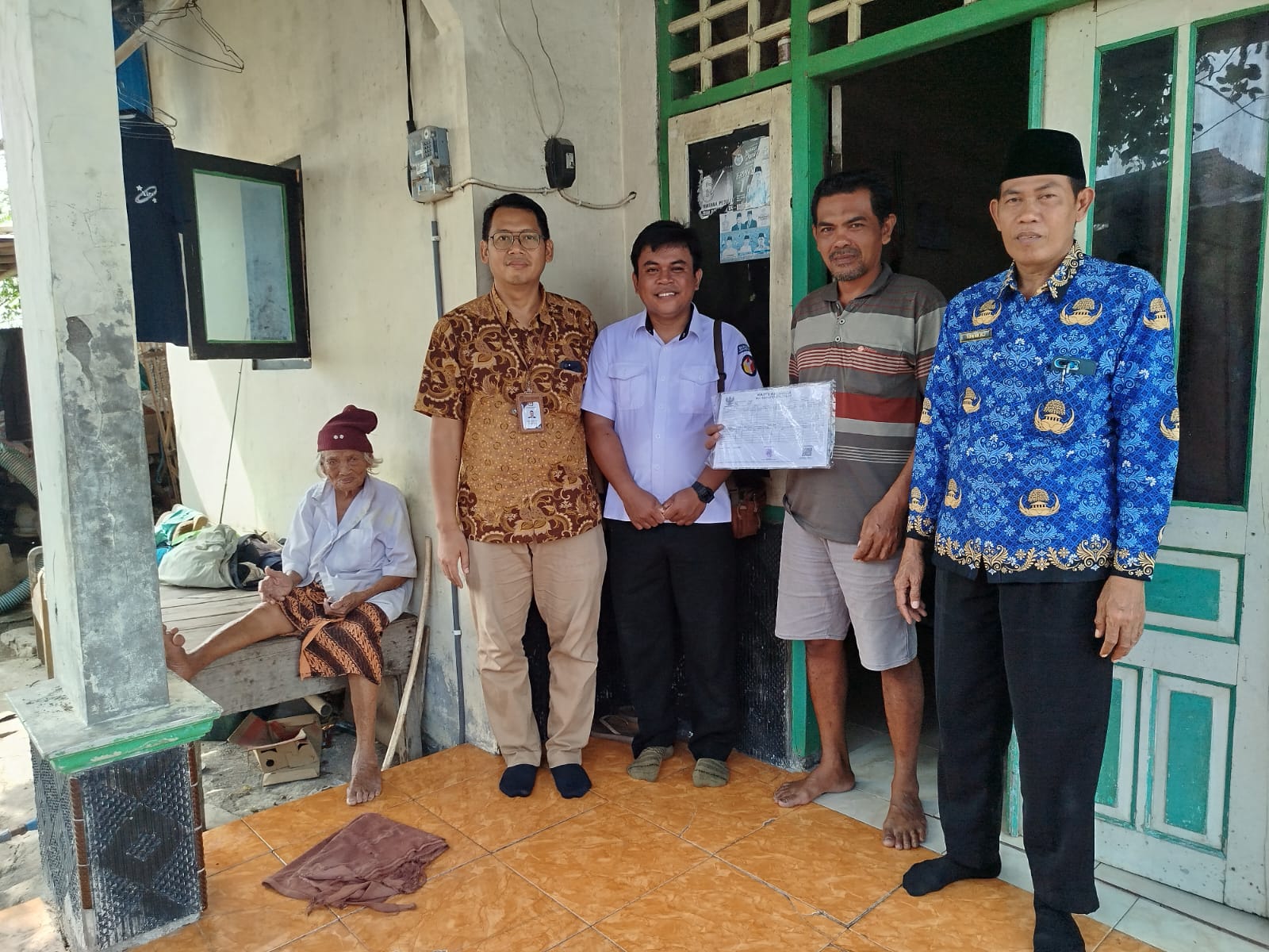 Dokumentasi Bawaslu Kabupaten Kendal melaksanakan pengawasan melekat terhadap kegiatan Pencocokan dan Penelitian Terbatas Data Pemilih Berkelanjutan (PDPB) di Kec. Brangsong, Kab. Kendal. 