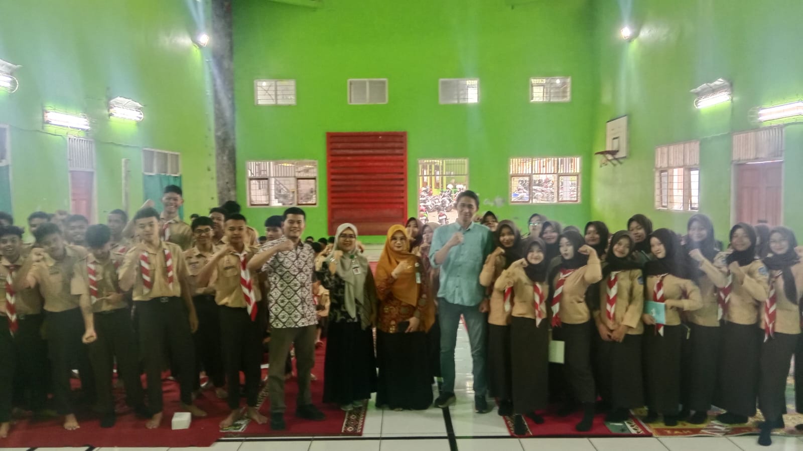 Dokumentasi Koordinator Divisi Pencegahan, Partisipasi Masyarakat, dan Humas Bawaslu Kabupaten Kendal, Muhammad Habibi, sebagai narasumber seminar kokurikuler di SMA Negeri 1 Limbangan