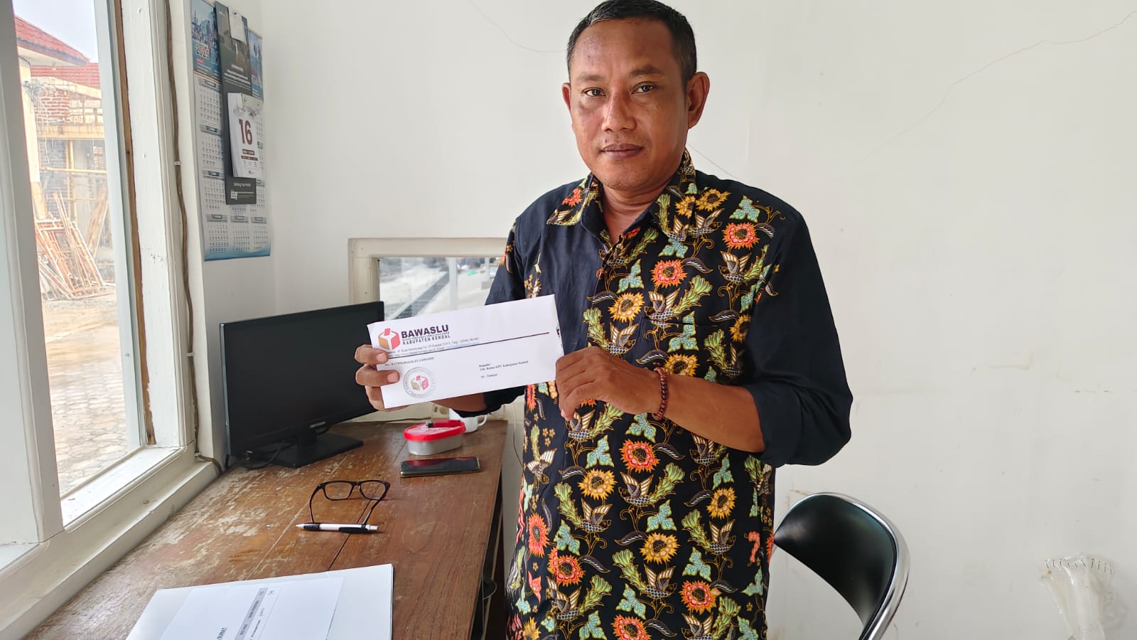 Dokumentasi penyampaian surat imbauan kepada Komisi Pemilihan Umum (KPU) Kabupaten Kendal terkait pelaksanaan Pemutakhiran Data Pemilih Berkelanjutan (PDPB) Triwulan III Tahun 2025.