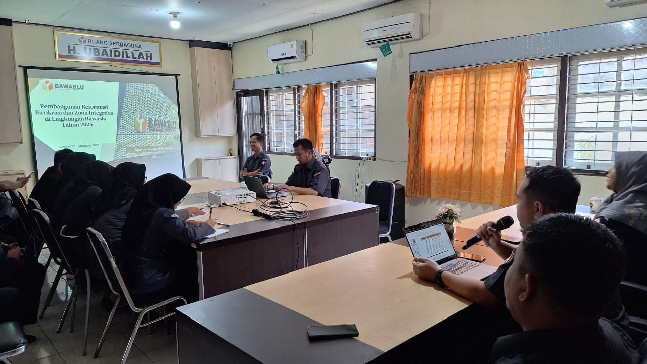 Dokumentasi sosialisasi Reformasi Birokrasi (RB) dan Pembangunan Zona Integritas (ZI) di Kantor Bawaslu Kabupaten Kendal oleh Tim Inspektorat Wilayah II 