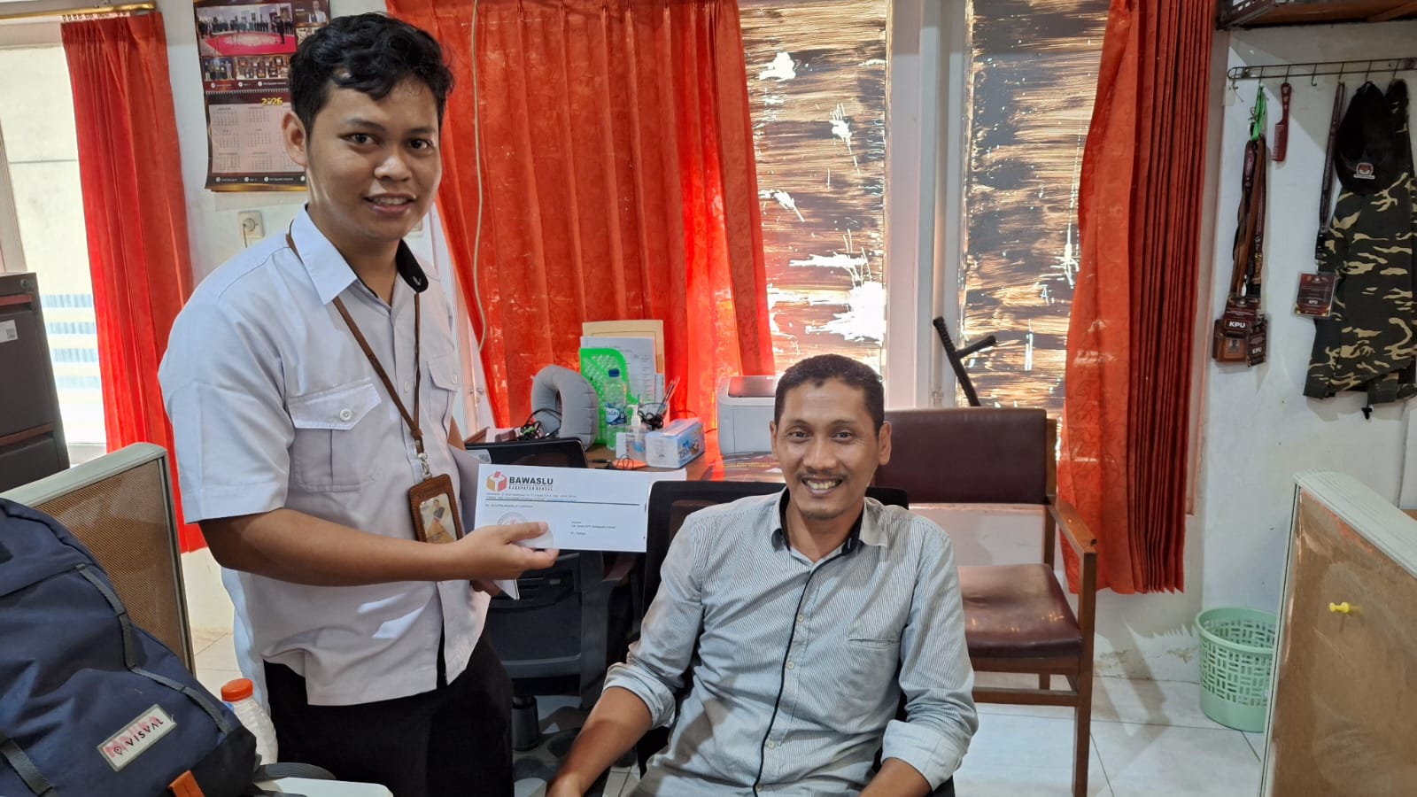 Dokumentasi Menyampaikan Saran Perbaikan Pemutakhiran Data Pemilih Berkelanjutan Kepada Komisi Pemilihan Umum (KPU) Kabupaten Kendal Oleh Danang Gatot, Staf Divisi Pencegahan, Parmas, dan Humas