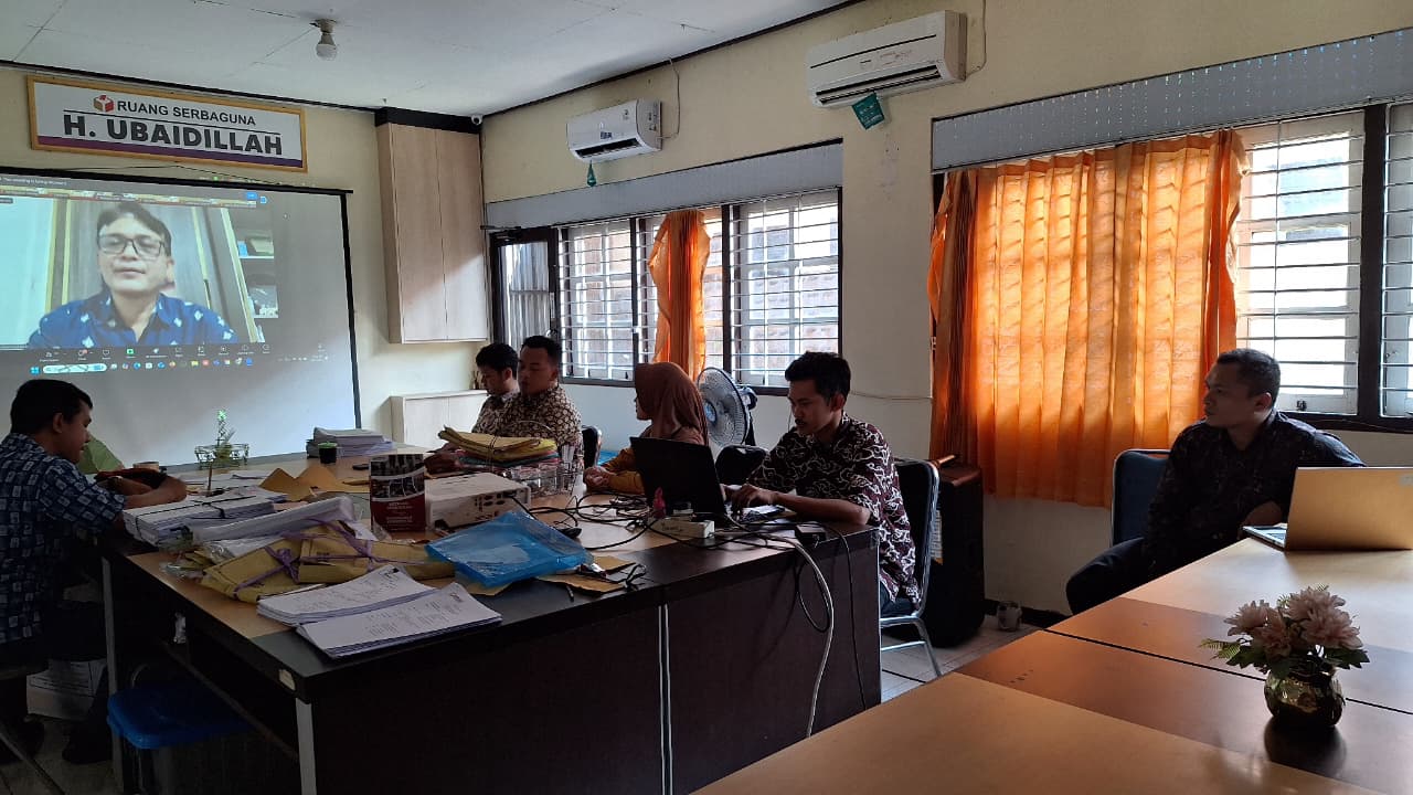 Dokumentasi Bawaslu Kabupaten Kendal mengikuti kegiatan “Pengawas Pemilu Menulis” yang diselenggarakan Bawaslu Provinsi Jawa Tengah secara daring melalui Zoom Meeting