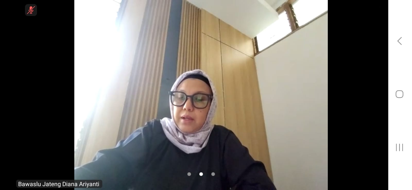 Dokumentasi Bawaslu Kab. Kendal mengikuti Rapat Evaluasi Pengawasan Pemutakhiran Data Pemilih Berkelanjutan (PDPB) Triwulan III Tahun 2025 melalui aplikasi Zoom Meeting