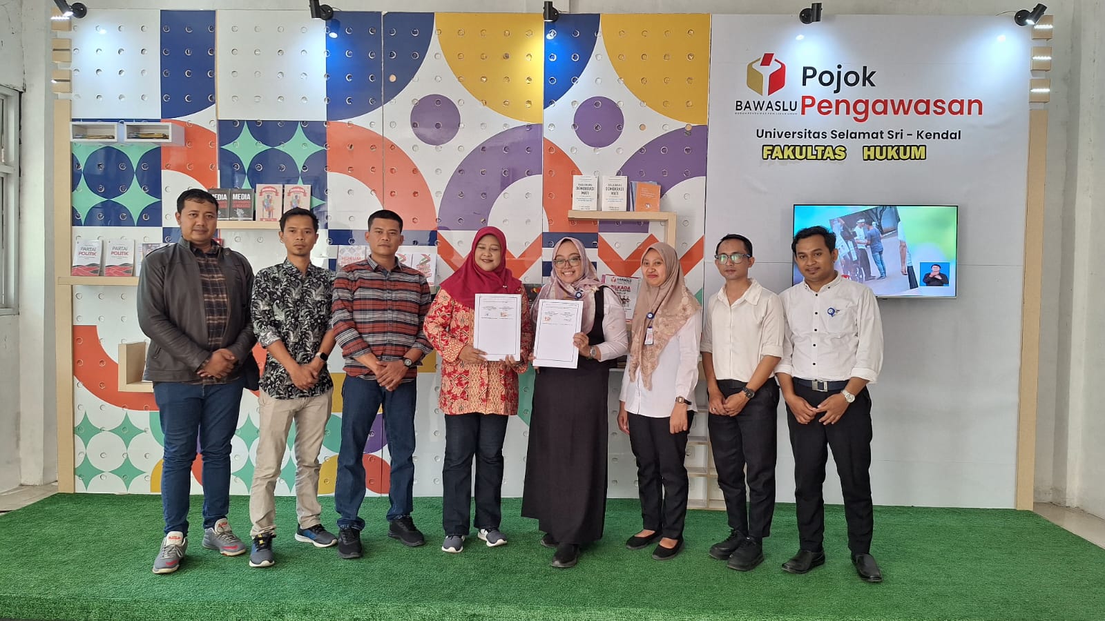 Dokumentasi pelaksanaan Kegiatan Pendidikan Pengawasan Partisipatif. Penandatanganan Perjanjian Kerja Sama (PKS) Bawaslu Kendal dengan Fakultas Hukum UNISS Kendal