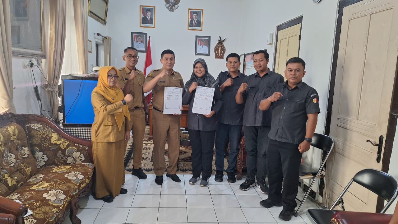Dokumentasi penandatanganan Nota Kesepahaman (MoU) dengan Badan Kesatuan Bangsa dan Politik (Kesbangpol) Kabupaten Kendal Senin (27/10/2025)