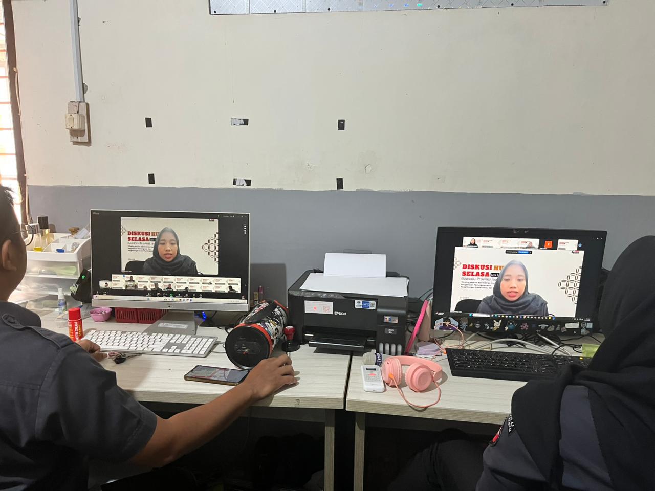 Dokumentasi Diskusi Hukum yang diselenggarakan oleh Bawaslu Provinsi Jawa Timur. Pada diskusi kali ini Bawaslu Provinsi Jawa Timur menggandeng Bawaslu Provinsi Jawa Tengah untuk berdiskusi bersama dengan tema Sharing Session