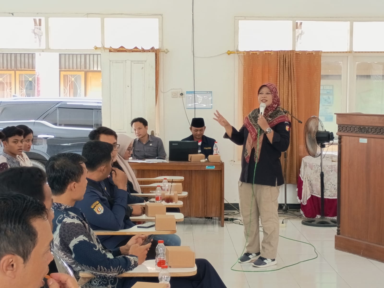 Dokumentasi Hevy Indah Oktaria, S.E., M.Sos., menjadi narasumber dalam kegiatan Peningkatan Peran Pemuda yang digelar di Aula Kecamatan Ringinarum