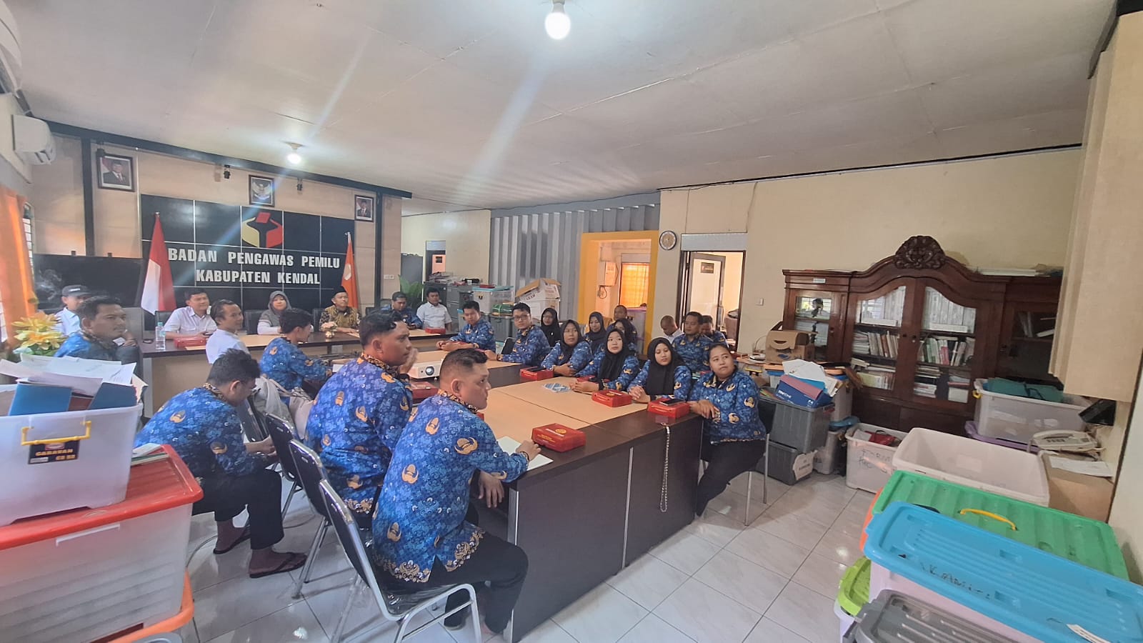 Dokumentasi kegiatan Evaluasi Pengawasan Pemutakhiran Data Pemilih Berkelanjutan (PDPB) Tahun 2025.