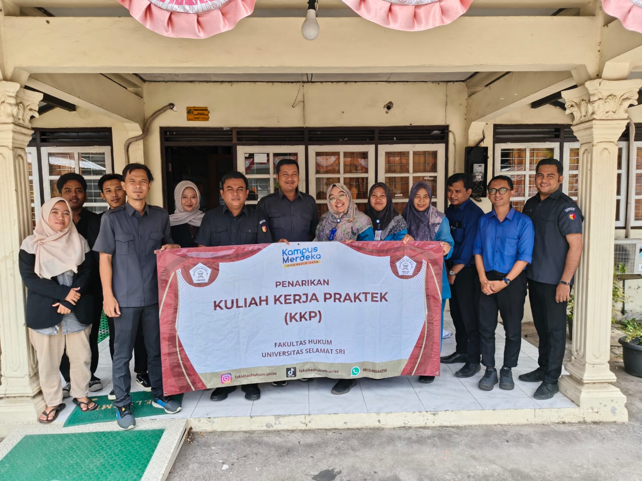 Dokumentasi Bawaslu Kendal menerima kehadiran Dekan dan dosen Fakultas Hukum Universitas Selamat Sri (Uniss) Kendal dalam rangka penarikan Kuliah Kerja Praktek (KKP) mahasiswa. 