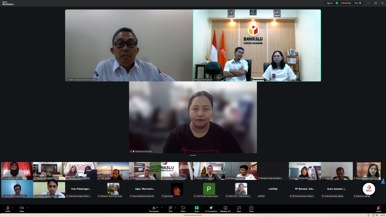 Dokumentasi Bawaslu Kabupaten Kendal mengikuti Rapat Koordinasi (Rakor) secara daring melalui Zoom Meeting terkait Validasi Data Penanganan Pelanggaran Pemilu Tahun 2024 yang diselenggarakan oleh Bawaslu Provinsi Jawa Tengah