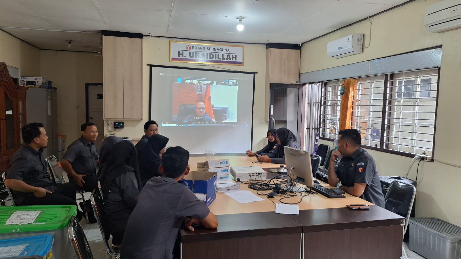 Dokumentasi rapat rutin mingguan dengan agenda Pembinaan dan Evaluasi Bawaslu/Panwaslih Provinsi serta Bawaslu/Panwaslih Kabupaten/Kota yang diselenggarakan oleh Bawaslu Republik Indonesia 