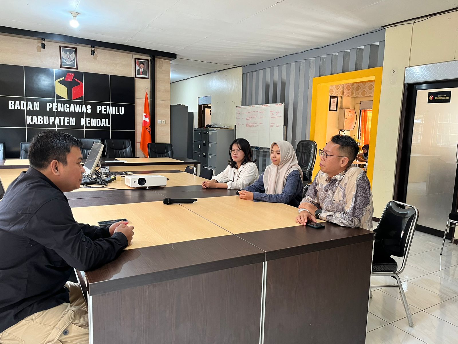 Perkuat Kualitas Demokrasi, Bawaslu dan KPU Kendal Konsolidasi Terkait Verifikasi Partai Politik