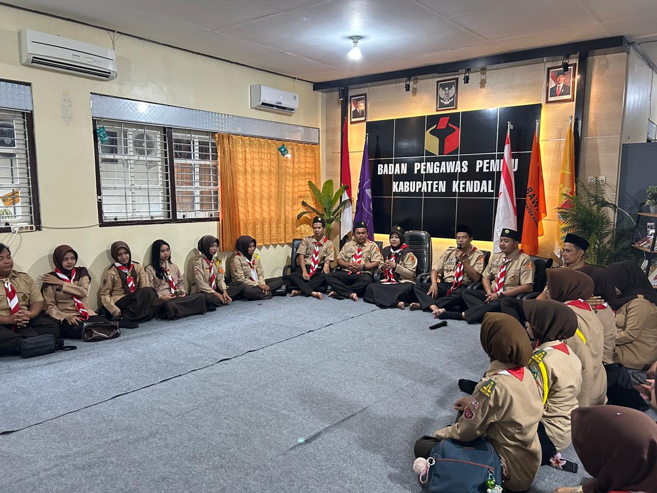 Bawaslu Kendal Perkuat Sinergi Demokrasi Lewat "Ngabuburit Pengawasan" Bersama Saka Adhyasta Pemilu