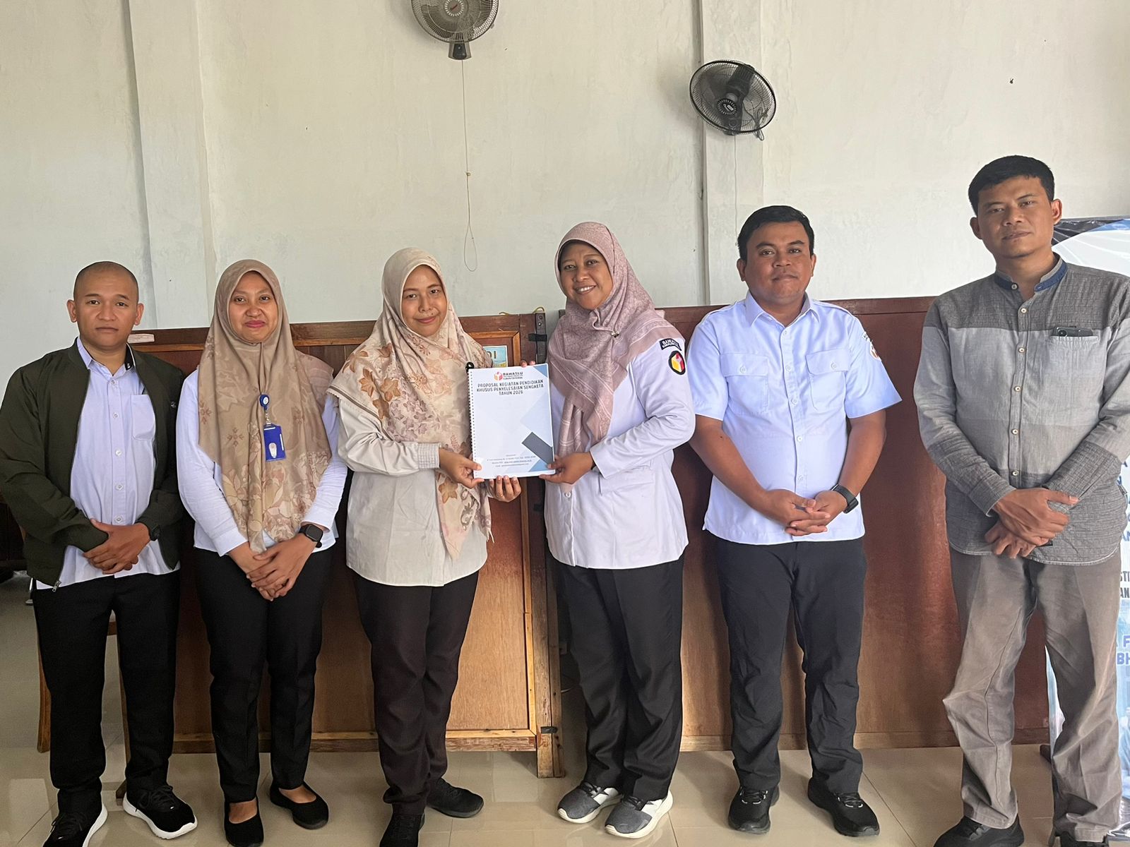 Dokumentasi Penyerahan Proposal Pendidikan  Khusus Penyelesaian Sengketa