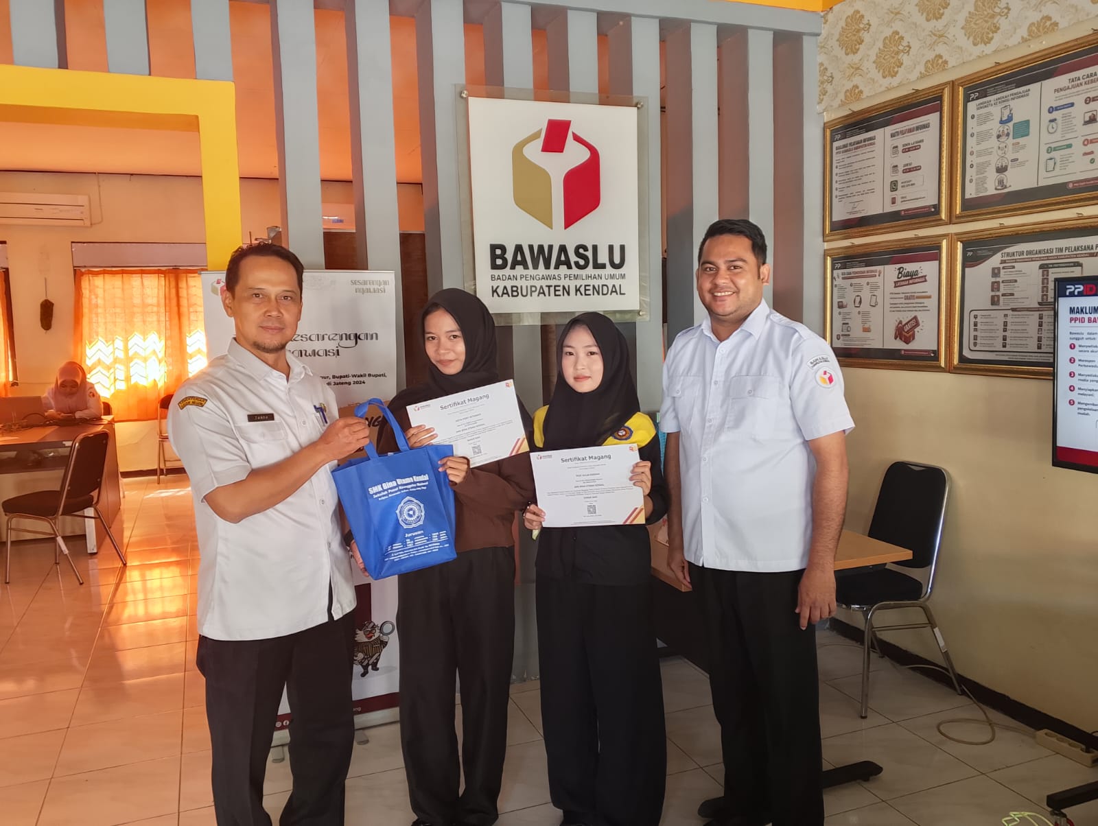 Dokumentasi Penyerahan Sertifikat