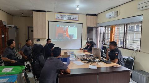 Dokumentasi rapat rutin mingguan dengan agenda Pembinaan dan Evaluasi Bawaslu/Panwaslih Provinsi serta Bawaslu/Panwaslih Kabupaten/Kota yang diselenggarakan oleh Bawaslu Republik Indonesia 