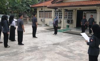 Dokumentasi Apel Pagi di halaman Kantor Sekretariat Bawaslu Kabupaten Kendal, Senin (23/6/2025).