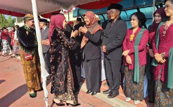 Dokumentasi Ketua Bawaslu Kendal mengikuti upacara Peringatan Hari Jadi ke-420 Kabupaten Kendal di Stadion Utama Kebondalem