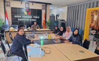 Dokumentasi  Bawaslu Kendal Ikuti Literasi Pojok Pengawasan yang diselenggarakan oleh Bawaslu Provinsi Jawa Tengah secara daring melalui Zoom Meeting 