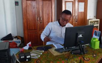 Dokumentasi penyerahan surat permohonan upload buku dan buletin digital kepada Universitas Selamat Sri (UNISS) Kendal