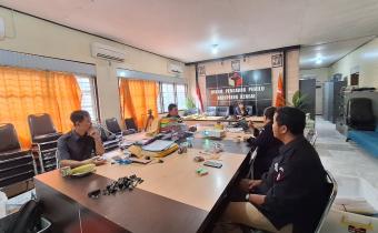 Dokumentasi rapat koordinasi daring yang membahas Penyusunan Artikel Penanganan Pelanggaran Pemilihan 2024, Persiapan Gakkumdu Award 2025, serta Sosialisasi Pelaksanaan Kompetisi Debat Penegakan Hukum ke-V antar perguruan tinggi se-Indonesia