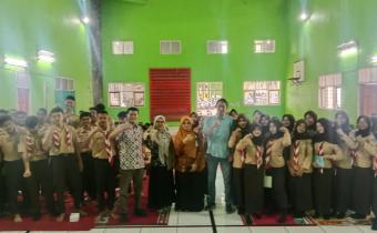 Dokumentasi Koordinator Divisi Pencegahan, Partisipasi Masyarakat, dan Humas Bawaslu Kabupaten Kendal, Muhammad Habibi, sebagai narasumber seminar kokurikuler di SMA Negeri 1 Limbangan