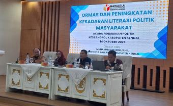 Dokumentasi Anggota Bawaslu Kabupaten Kendal, Muhammad Habibi, sebagai narasumber Kesbangpol Kabupaten Kendal dalam kegiatan Pendidikan Politik bagi Masyarakat,  Selasa (14/10).